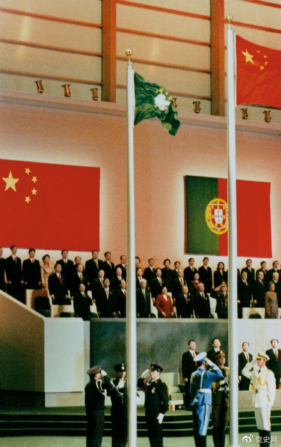 1999年12月20日，中國(guó)政府恢復(fù)行使對(duì)澳門(mén)的主權(quán)。